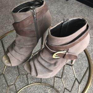 Size 7 grey open toe booties